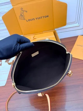 Louis Vuitton Diamond Pattern Leather Bag M28951