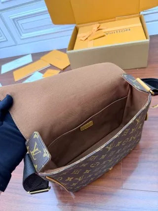 Louis Vuitton Diamond Pattern Leather Bag M2A191