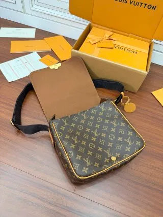 Louis Vuitton Diamond Pattern Leather Bag M2A191
