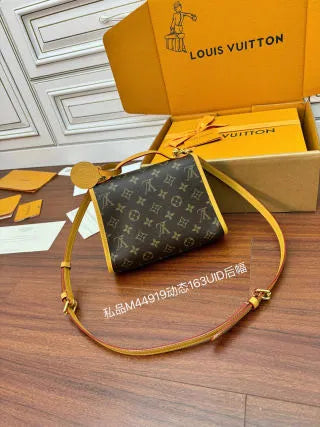 Louis Vuitton Diamond Pattern Leather Bag M44919