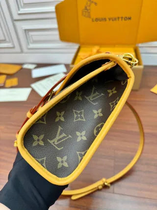 Louis Vuitton Diamond Pattern Leather Bag M44919