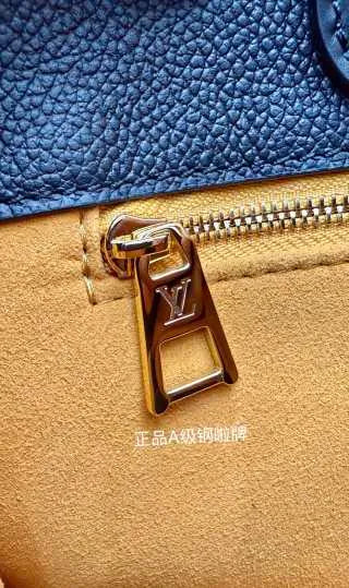Louis Vuitton Diamond Pattern Leather Bag M45595