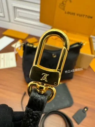 Louis Vuitton Diamond Pattern Leather Bag M46288