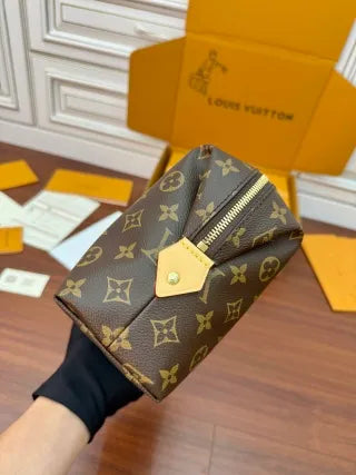 Louis Vuitton Diamond Pattern Leather Bag M46458