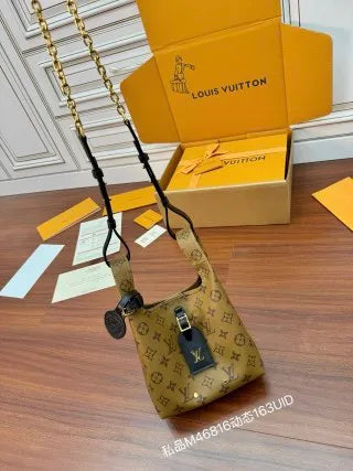Louis Vuitton Diamond Pattern Leather Bag M46816