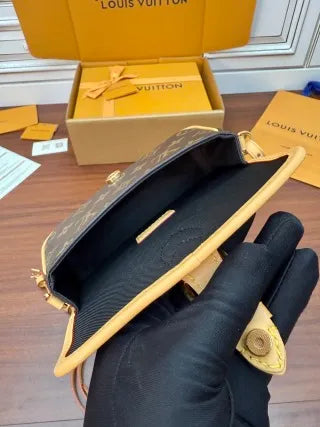 Louis Vuitton Diamond Pattern Leather Bag M83298