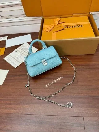 Louis Vuitton Italian Leather Bag M12211