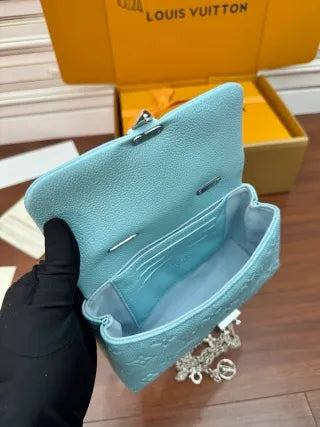 Louis Vuitton Italian Leather Bag M12211