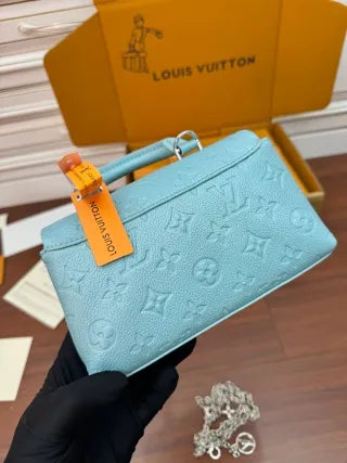 Louis Vuitton Italian Leather Bag M12211