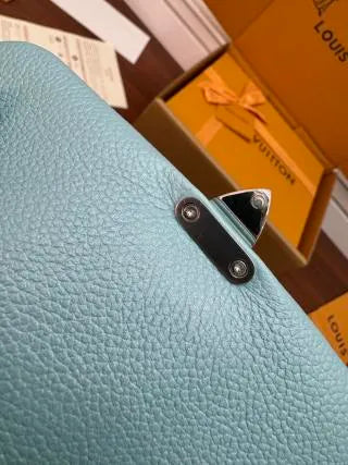 Louis Vuitton Italian Leather Bag M12211