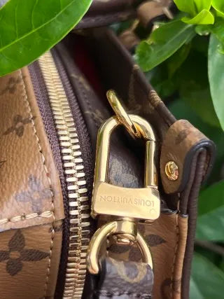 Louis Vuitton LEAN LEAN Leather Handbag M46653