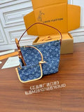 Louis Vuitton Leather Bag M28107