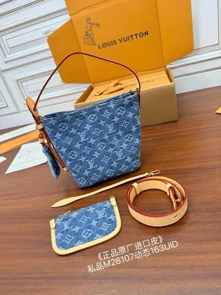 Louis Vuitton Leather Bag M28107