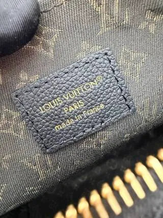 Louis Vuitton Leather Bag M29195