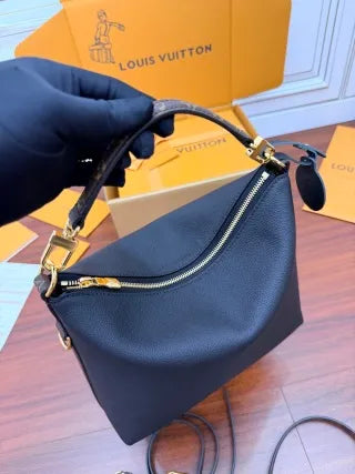 Louis Vuitton Leather Bag M29195