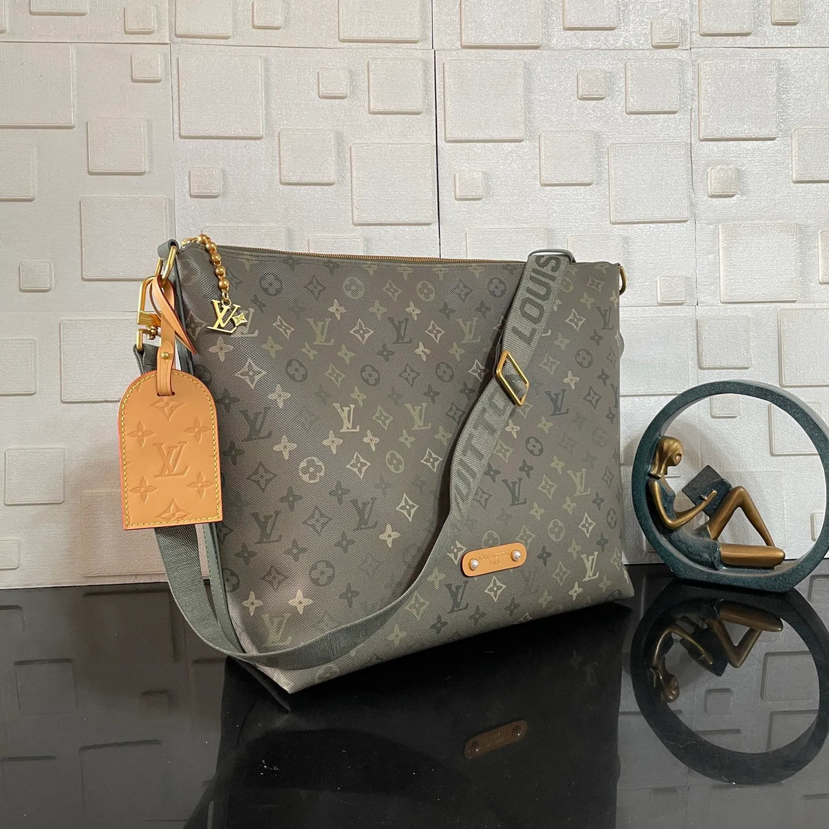 Louis Vuitton Metis Handbag Monogram Canvas M27181