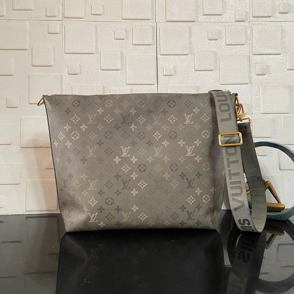Louis Vuitton Metis Handbag Monogram Canvas M27181