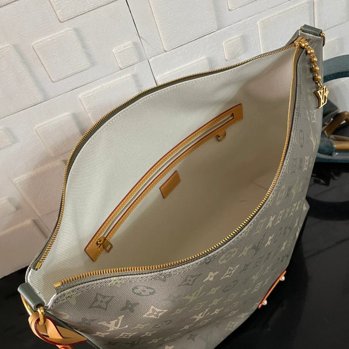 Louis Vuitton Metis Handbag Monogram Canvas M27181