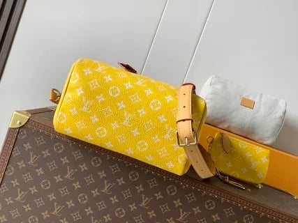 Speedy Bandoulière 30 Monogram Leather Handbag M24443