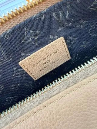 Louis Vuitton Vegetable-Tanned Leather Bag M28029