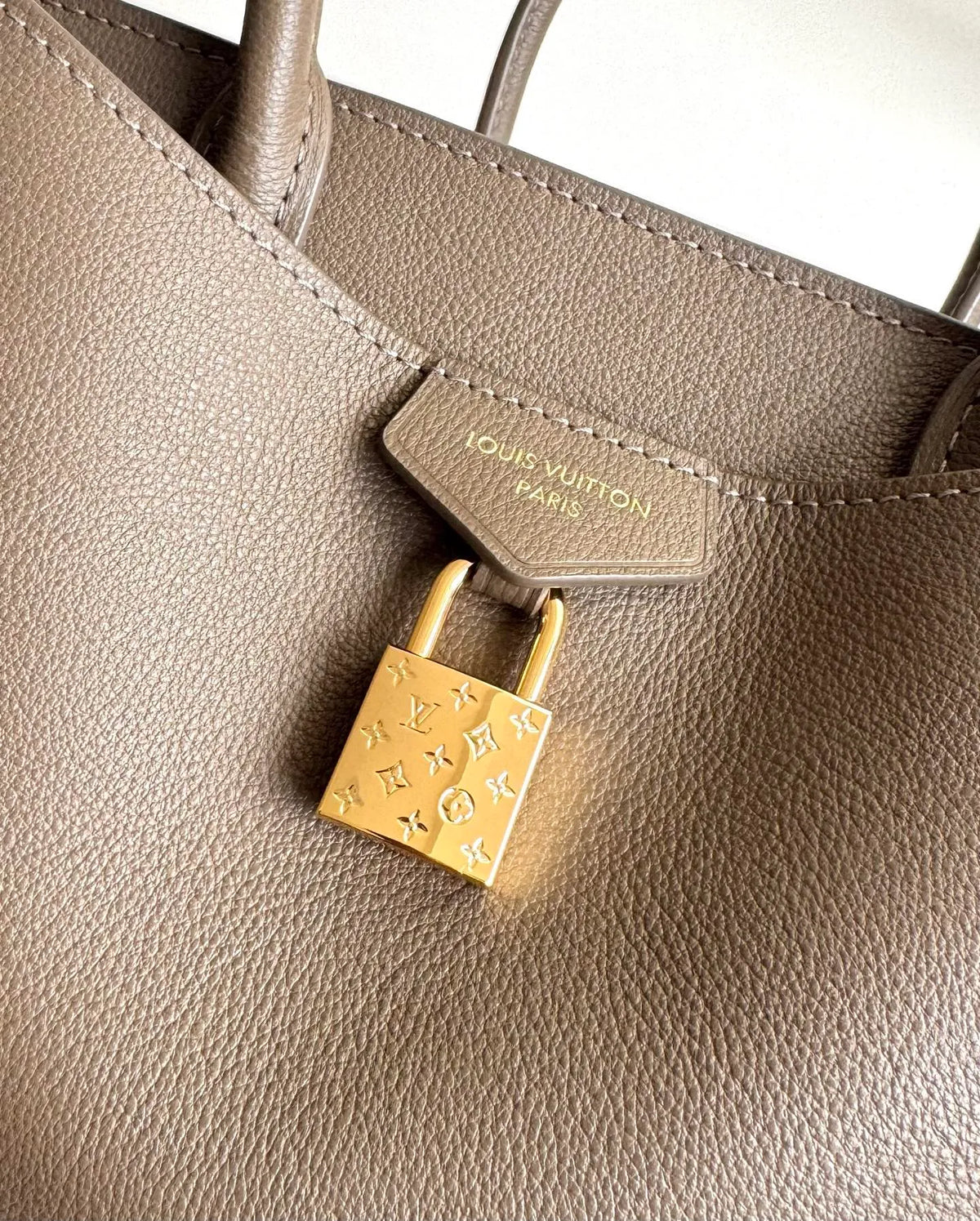 Louis Vuitton Vendôme Small Leather Handbag M27040