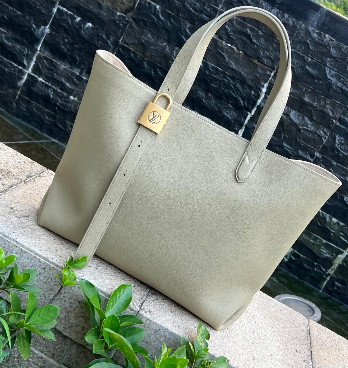 Low Key Cabas Medium Leather Handbag 25343 Fruit Green