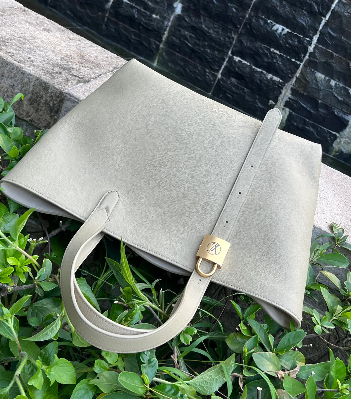 Low Key Cabas Medium Leather Handbag 25343 Fruit Green
