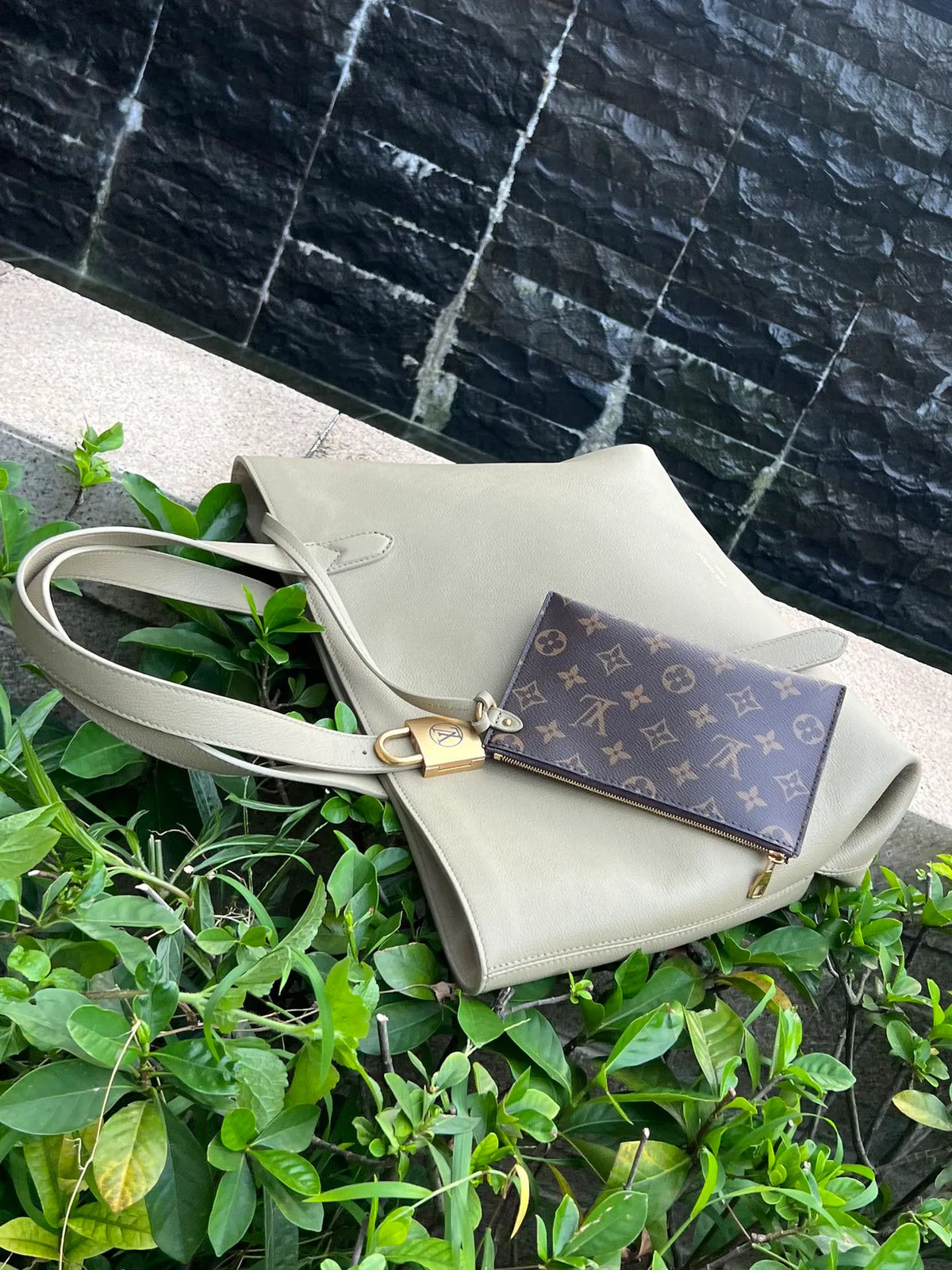 Low Key Cabas Medium Leather Handbag 25343 Fruit Green