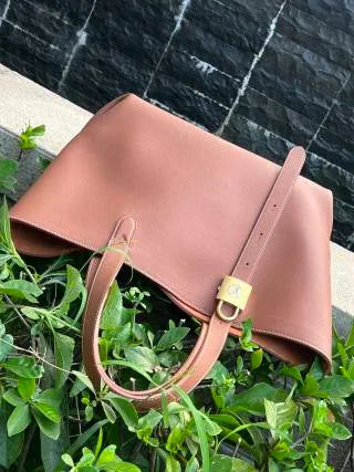 Low Key Cabas Medium Leather Handbag M25342 Brown
