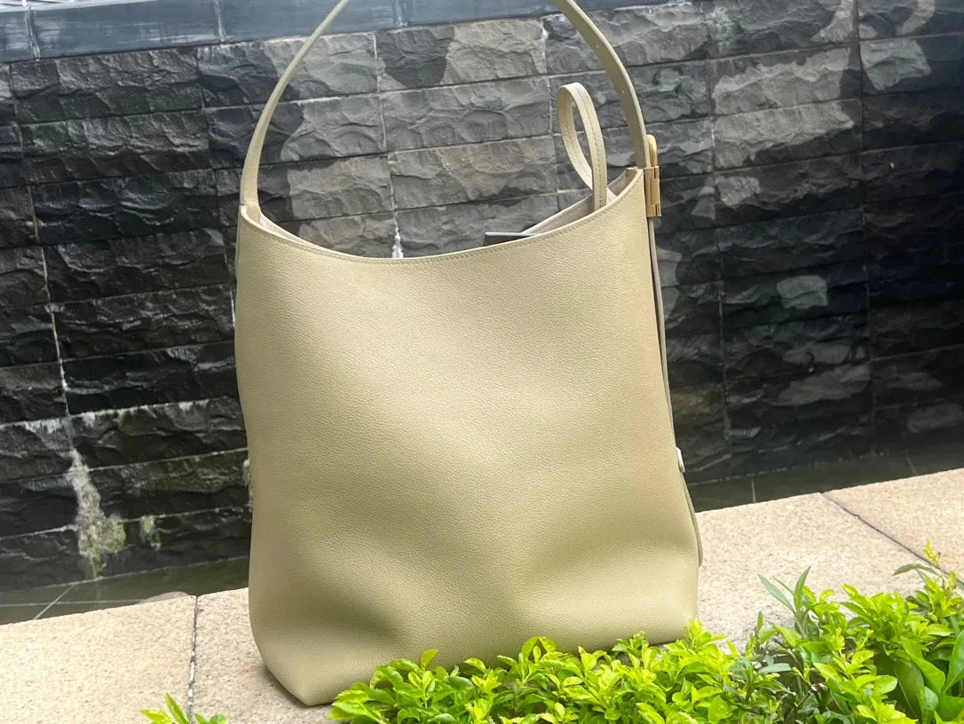 Low Key Hobo MM Leather Handbag Green