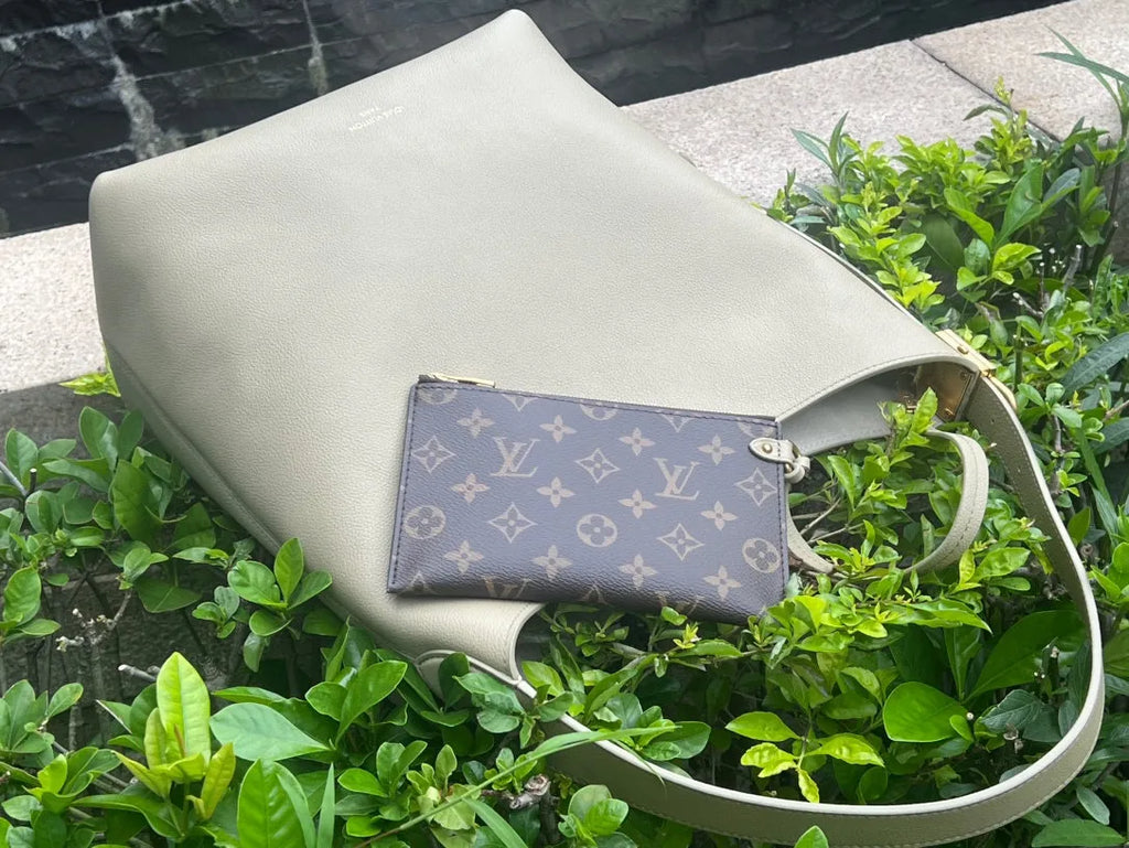 Low Key Hobo MM Leather Handbag Green