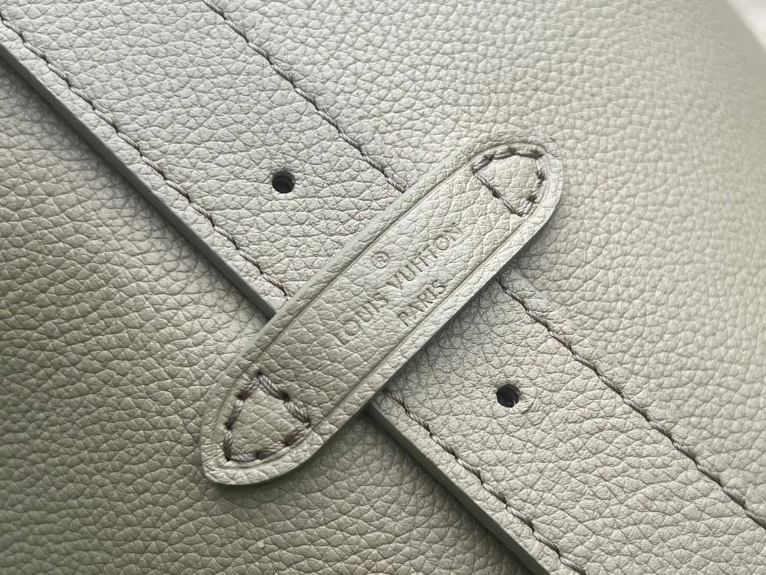 Low Key Hobo MM Leather Handbag Green