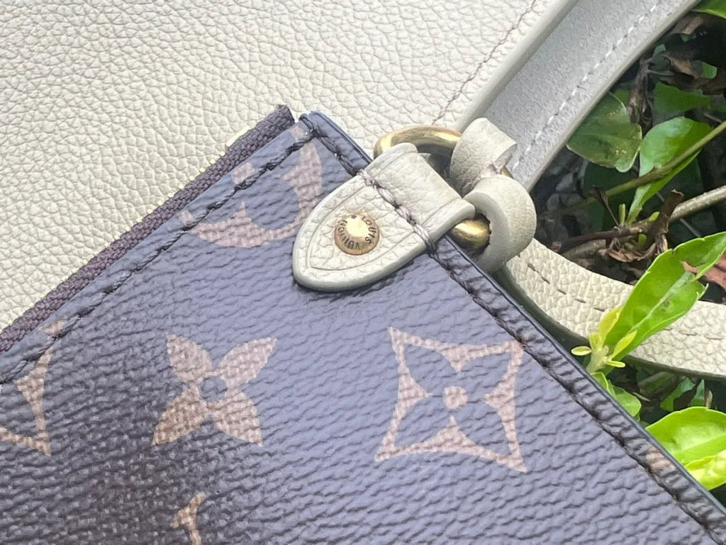Low Key Hobo MM Leather Handbag Green