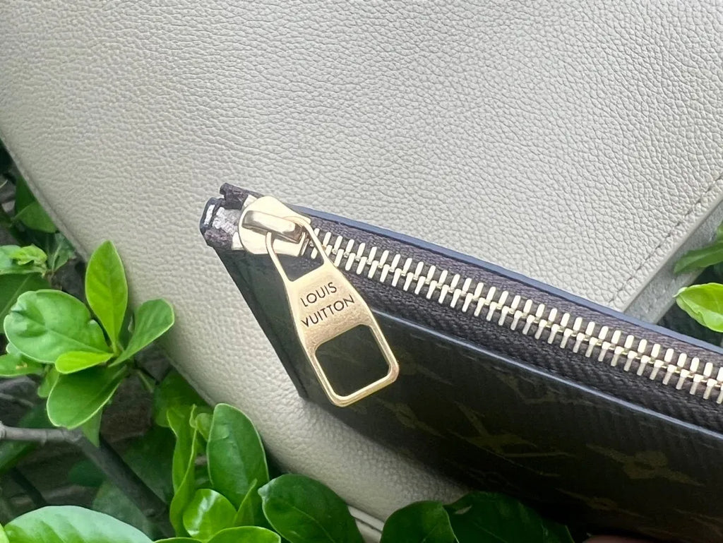 Low Key Hobo MM Leather Handbag Green