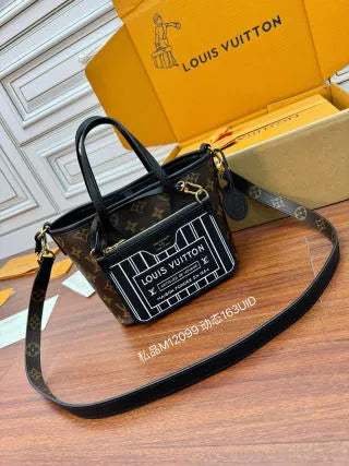 Diamond Vegetable-Tanned Leather 10.4 in Handbag M12099