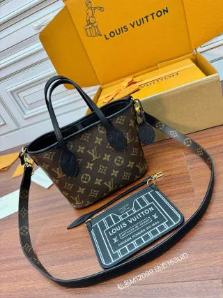 Diamond Vegetable-Tanned Leather 10.4 in Handbag M12099