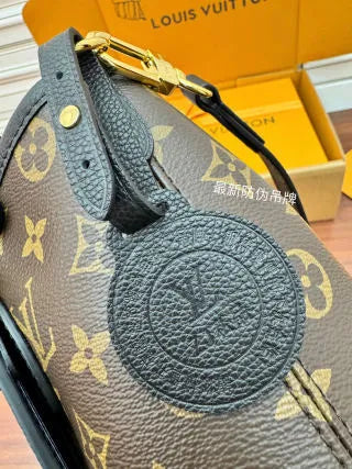 Diamond Vegetable-Tanned Leather 10.4 in Handbag M12099