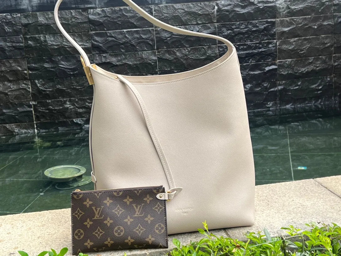 Low Key Hobo MM Leather Handbag White