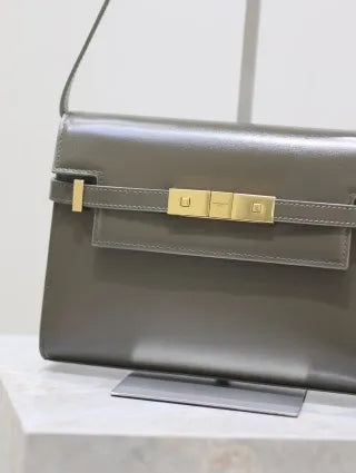 Manhattan Leather 9.4 in Shoulder Bag 675626