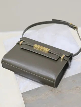 Manhattan Leather 9.4 in Shoulder Bag 675626