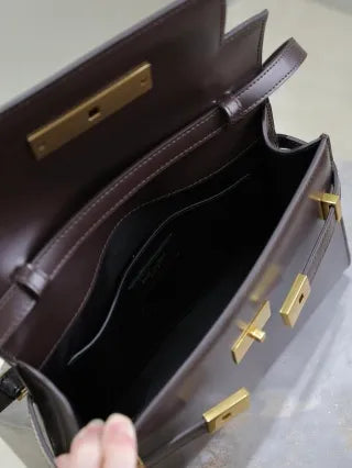 Manhattan Leather 9.4 in Shoulder Bag 675626