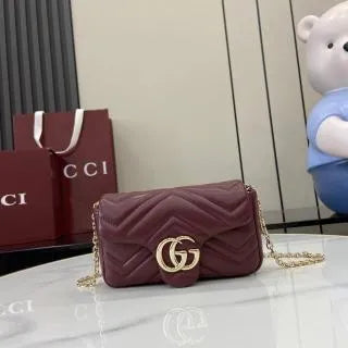 Matelassé Leather 6.5 in Handbag 841290
