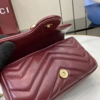 Matelassé Leather 6.5 in Handbag 841290