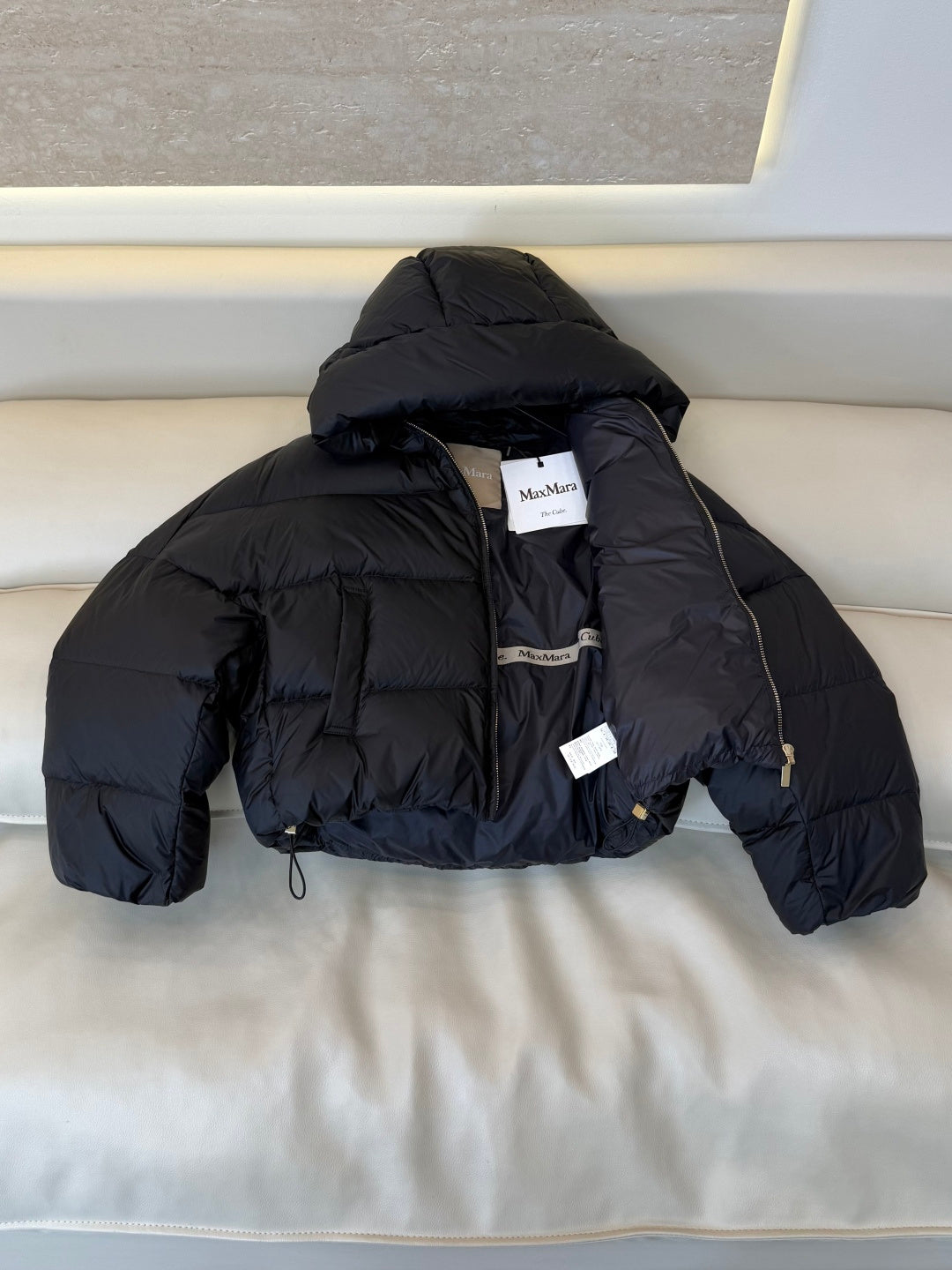 Max Mara Women's White Goose Down Short Hooded Jacket