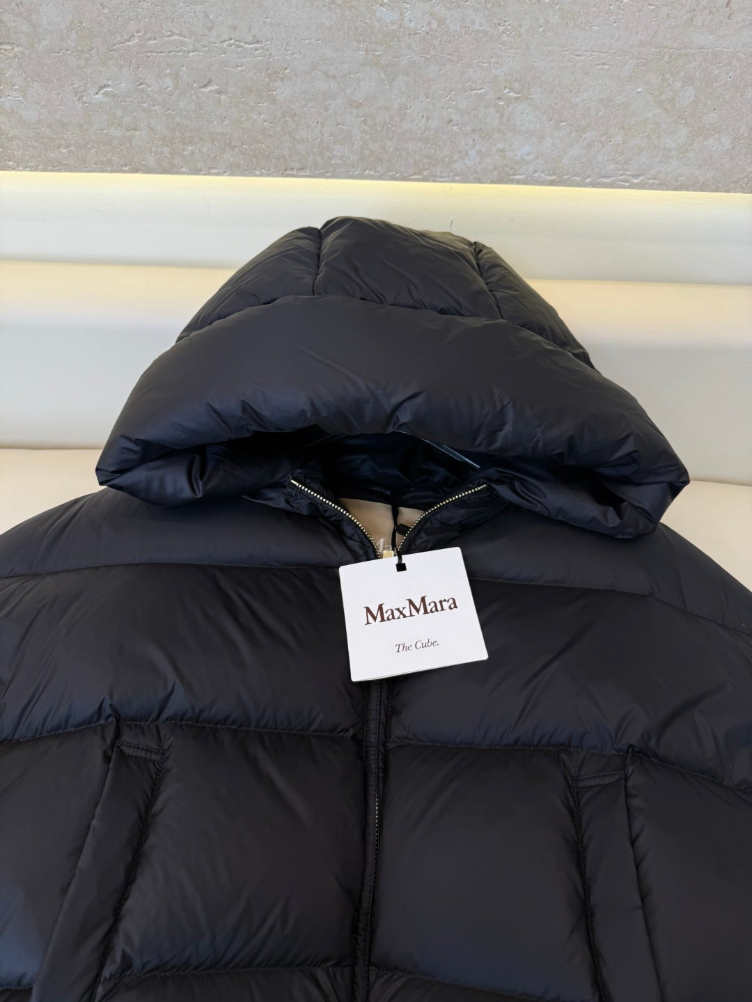 Max Mara Women's White Goose Down Short Hooded Jacket