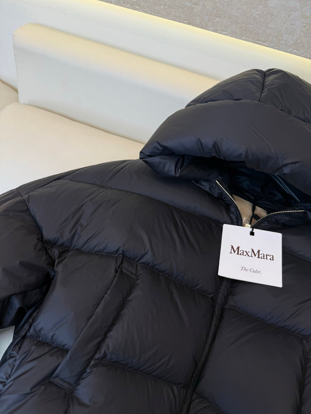 Max Mara Women's White Goose Down Short Hooded Jacket
