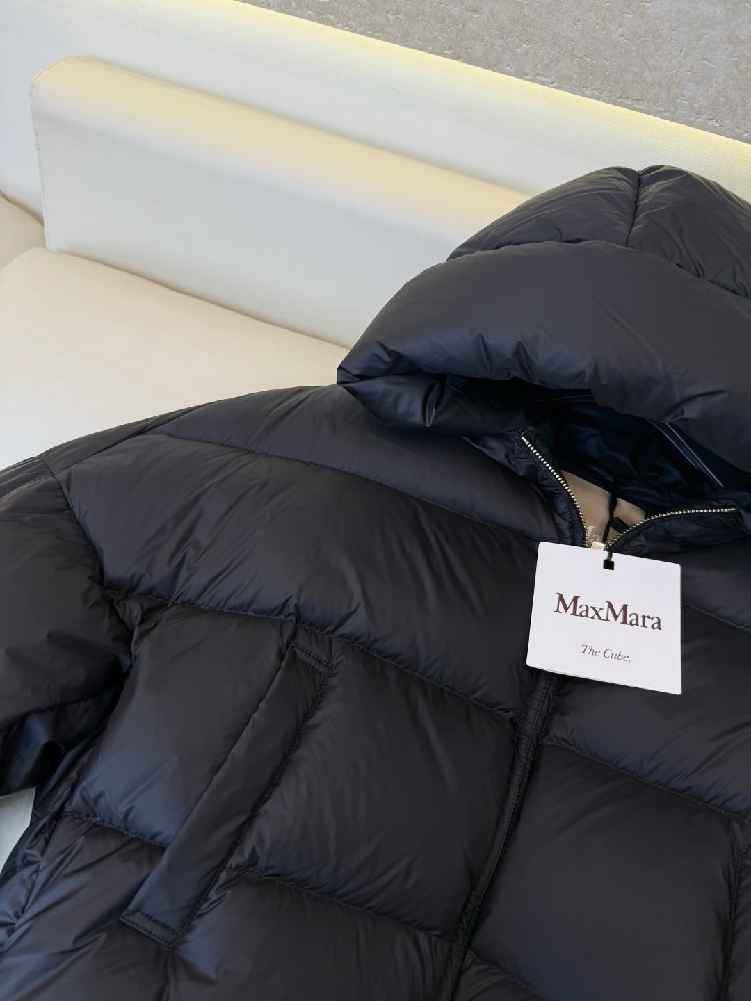 Max Mara Women's White Goose Down Short Hooded Jacket
