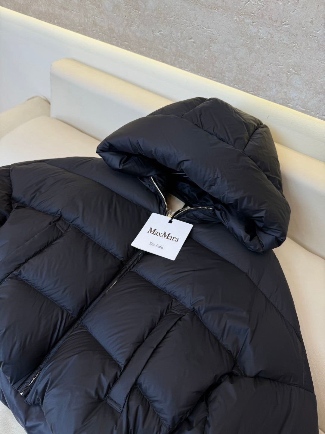 Max Mara Women's White Goose Down Short Hooded Jacket