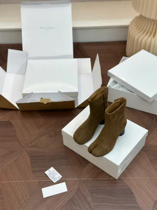 MM6 Classic Split-Toe 2.4 in Boots 255399