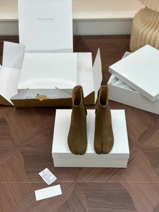 MM6 Classic Split-Toe 2.4 in Boots 255399